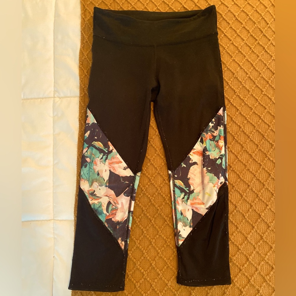 Fabletics brand size xs black and abstract print capri leggings with mesh bottom